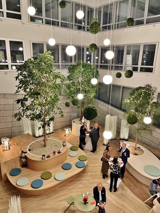 Foyer begruenung Baum elise duesseldorf NRW